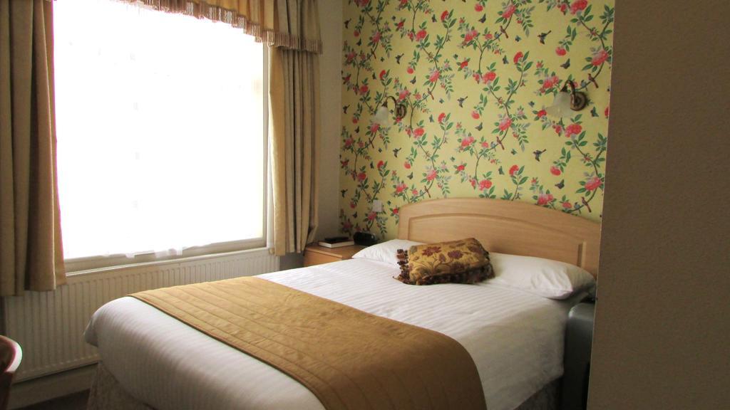 Rhondda Bed And Breakfast Harrow Exterior photo